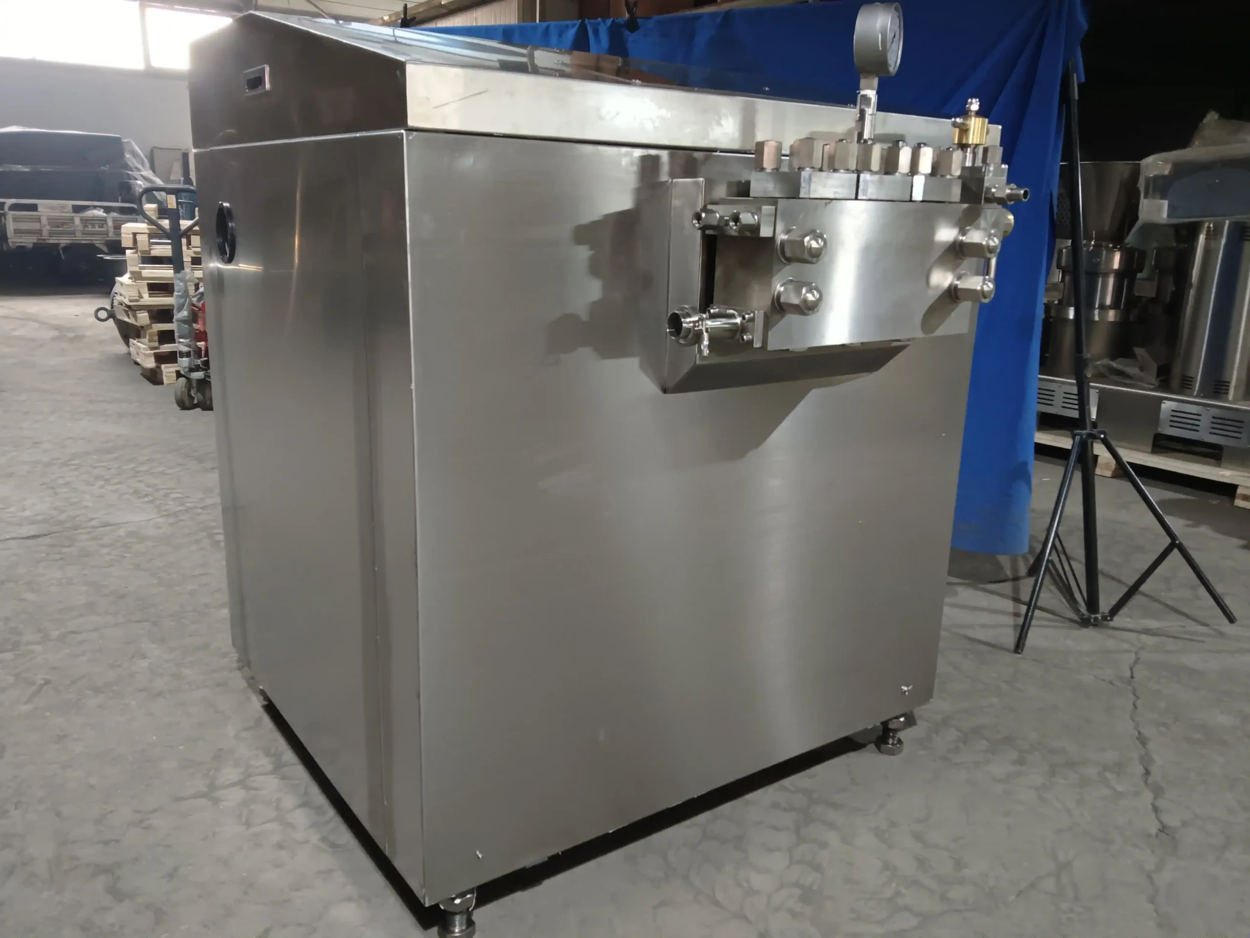 Multifunctional high-pressure homogenizer machine for industrial liquid and emulsion processing.